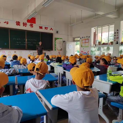 罗平县振兴小学一（5）班浅草中队“扣好人生第一粒扣子”开学第一周主题活动