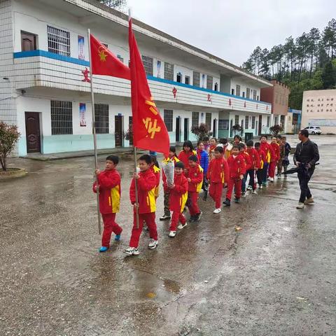 丽阳镇八一小学“缅怀革命先烈 争做时代少年”清明祭英烈活动