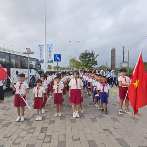 缅怀革命先烈，传承民族精神——洪风小学清明节祭扫活动