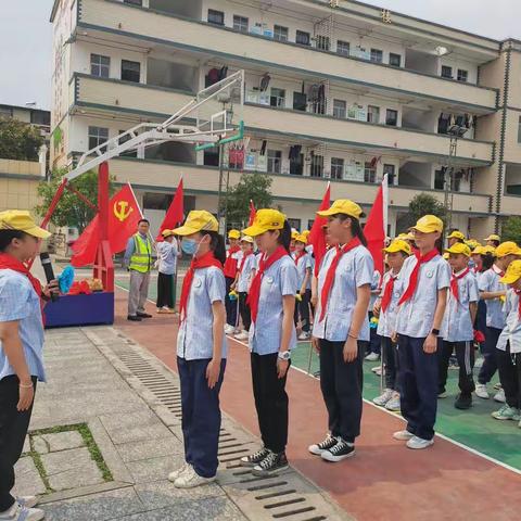 “红领巾心向党——缅怀革命先烈 传承红色基因”环江三小2023年祭扫烈士墓主题活动