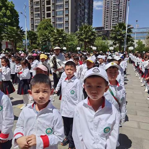 一（8）班缅怀革命先烈 争做新时代好队员主题活动