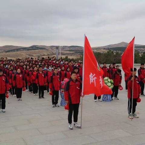 缅怀革命先烈，传承红色基因——新惠中学开展清明节祭扫烈士墓活动