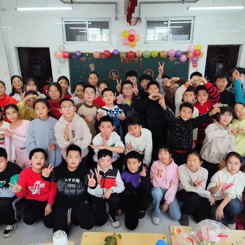 离石区双语小学六年级5班“庆元旦，迎新年”联欢会