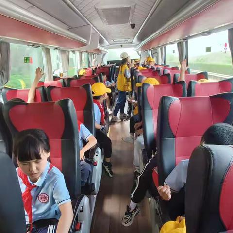 重庆市巴蜀蓝湖郡小学2年级2班“跨学科主题学习社会大课堂实践育人课程——走进小桃园研学实践基地”