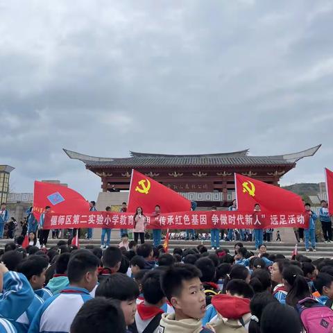 “传承红色基因，凝聚奋进力量”--偃师区第二实验小学教育集团烈士陵园扫墓及踏春活动