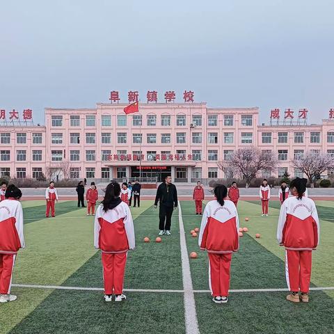 花开春意浓，教研展芳华---阜蒙县教师进修学校各学科教研员莅临阜新镇学校指导教学