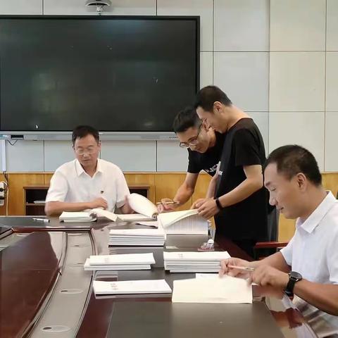 开学启新程 检查促提升——记我校教学常规之教案检查