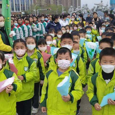 “清明溶与情，红色润于情”——宿迁市实验小学幼儿园大八班清明节祭扫活动