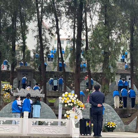 青山藏忠魂，清明祭英烈