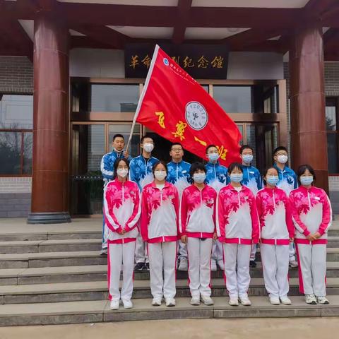 清明时节雨纷纷，一束鲜花祭英雄