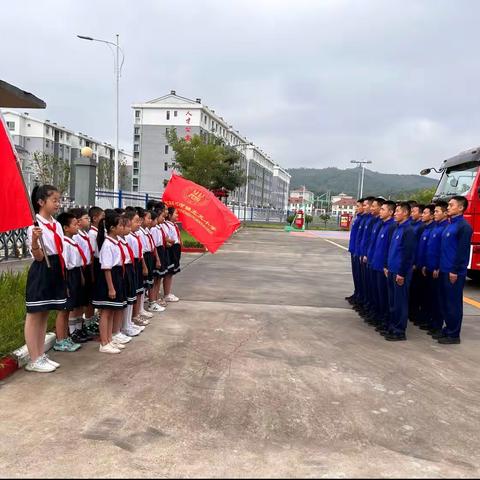 沁源县沁河镇北元小学“走进消防大队 致敬最美逆行者”暑期研学实践活动