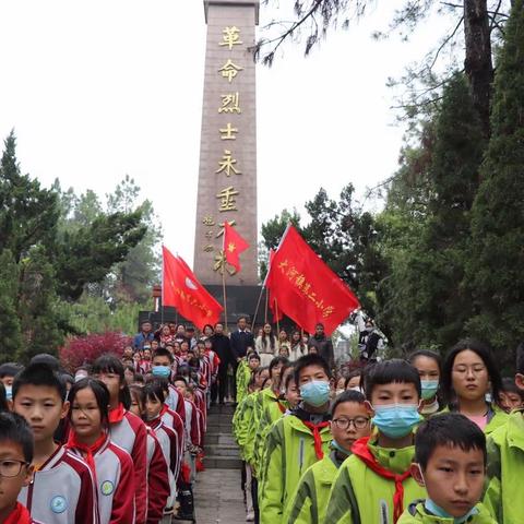 缅怀先烈展望未来 弘扬中国传统文化———黄梅县第六小学和大河镇第二小学联校开展清明祭扫活动