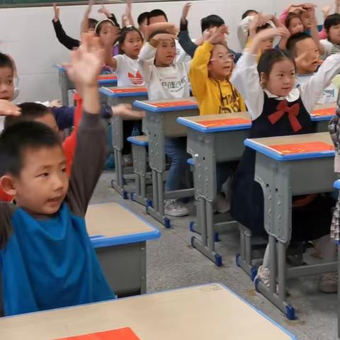 “喜迎国庆，礼赞祖国”——明湖学校一（14）班庆国庆活动