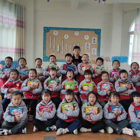 《书香润童心❤️快乐伴成长》高坡小学附属幼儿园学前二班“世界读书日”主题活动