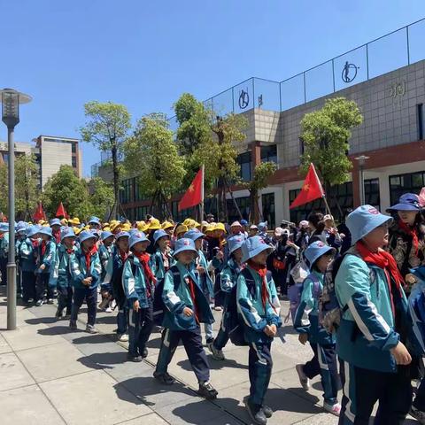 筑梦蓝天·探索通航 | 宜宾临港人民路小学四年级开展航空文化主题研学活动