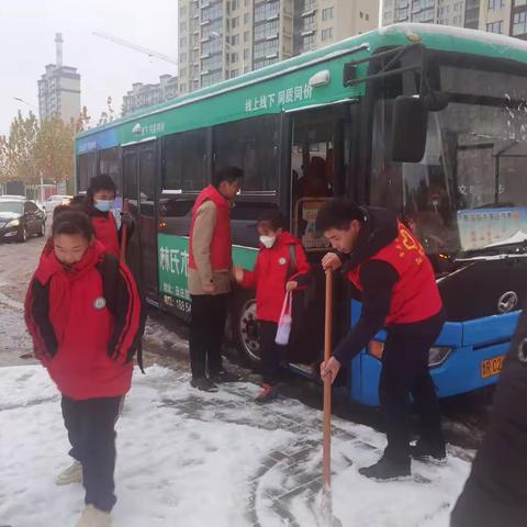 以雪为令齐行动   保驾护航保畅通——曹县第一实验小学三四班集体活动纪实