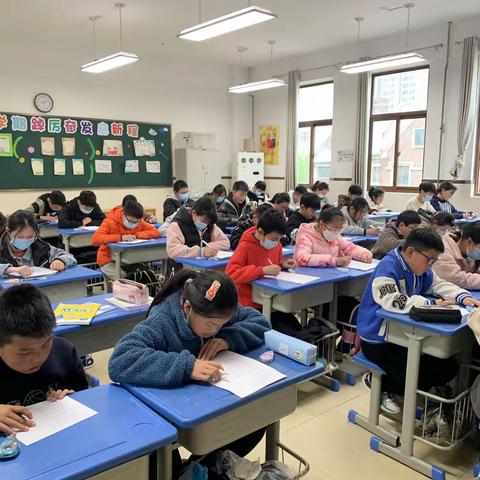 为了培养学生科学素质能力的综合提升，深化小学科学教学改革，我校在4月4日举行了六年级科学素养比赛活动