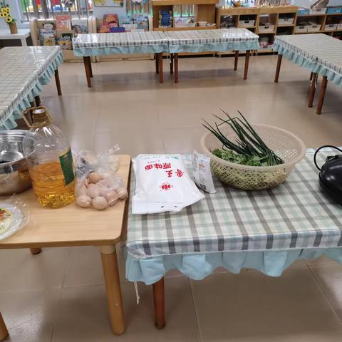 快乐“食”光《香菜葱花鸡蛋饼》——小一班美食活动