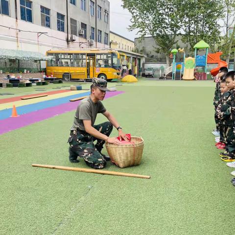 寿光市爱心幼儿园中二班娃娃兵课