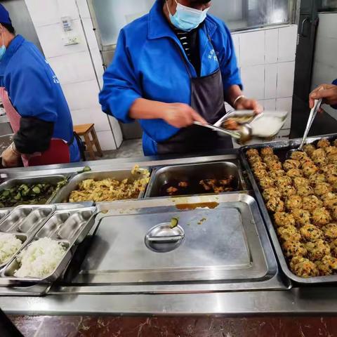 爱心午餐，为爱加餐