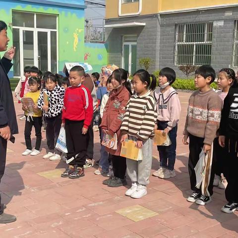 桂庄幼儿园小学“防地震”演练