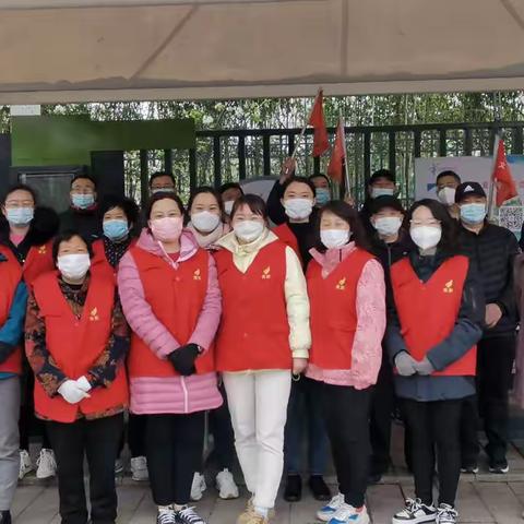 风雨同路，暖心护学——高新双语学校一年级六班护学岗纪实