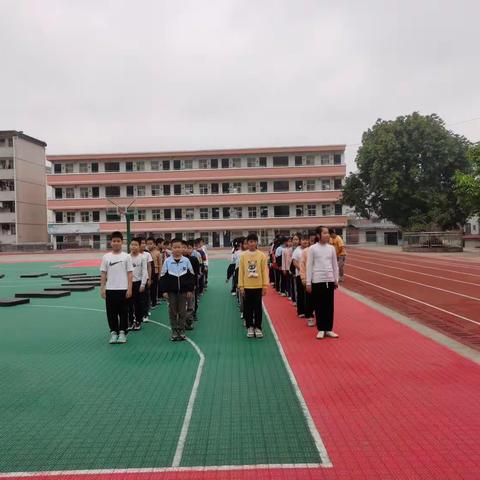 扎实开展小学体育教研活动，促进年轻教师成长