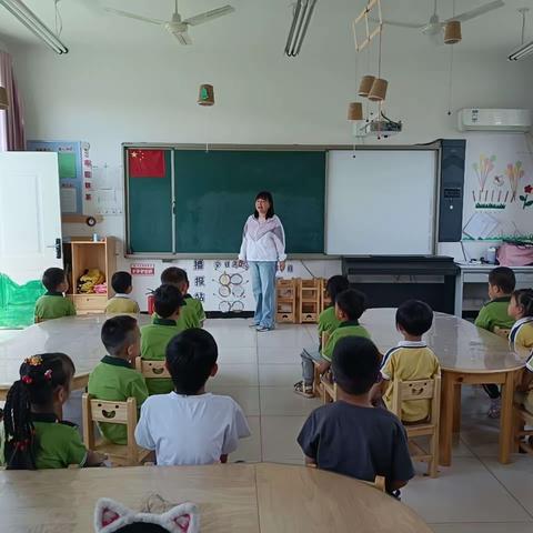 “园长妈妈和我有个约会”系列主题活动—《消防演练，防患未“燃”》