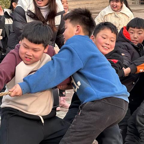凝“绳”聚力，“拔”出风采——下河镇刘家马小学“迎元旦”拔河比赛