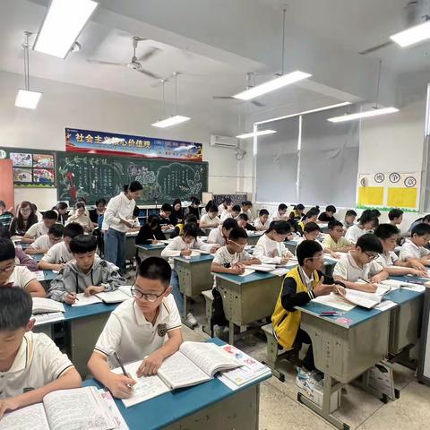 探索革命题材 品读人物精神———邵宅小学语文组教研活动