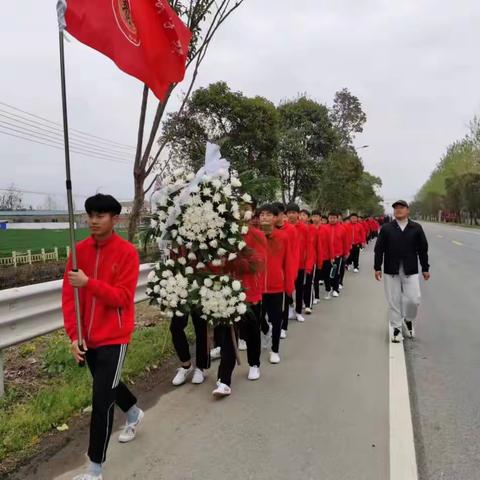 缅怀革命先烈 传承红色记忆                    ——飞龙文武学校清明祭扫活动