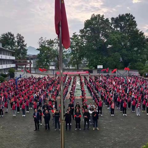 传承红色基因，赓续红色血脉——君埠中学“师生同唱一首《映山红》”音乐思政课活动