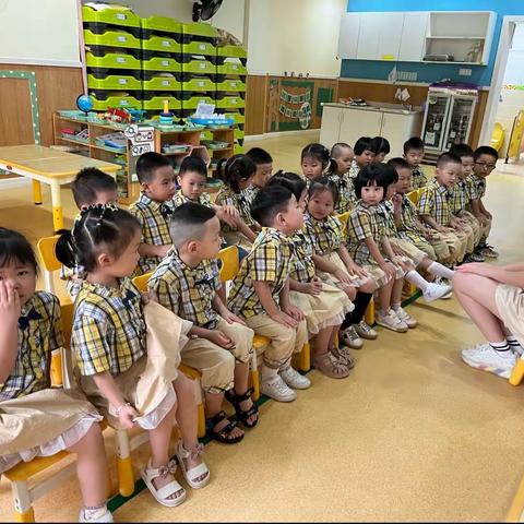 万象润禾幼儿园 — 小一班第一、二周生活花絮