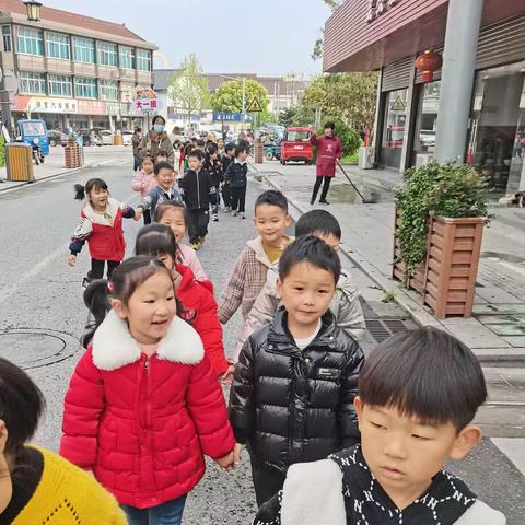 “走进小学，成就梦想”—大一班参观小学记