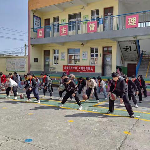 “篮”不住的少年——殷都区曲沟镇西夏寒小学篮球社团（六）