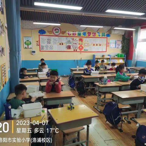 洛浦实验小学机器人搭建社团---《烤肠机》