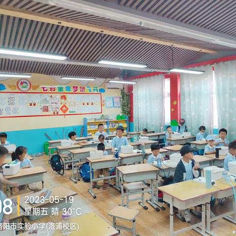 洛浦实验小学机器人搭建社团一《秋千》