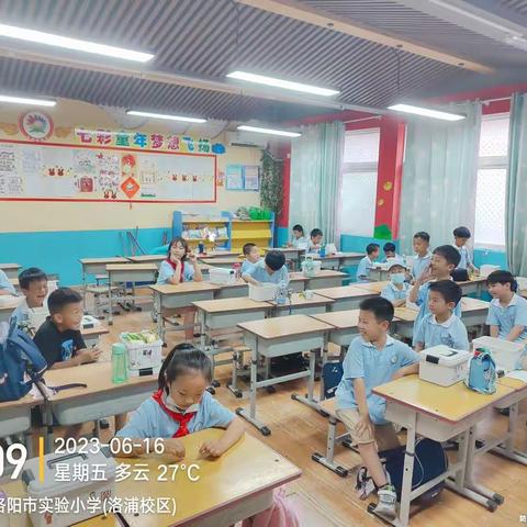 洛浦实验小学机器人搭建社团-《转圈圈的小鸟》