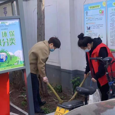 中州路街道组织开展老旧小区清扫行动