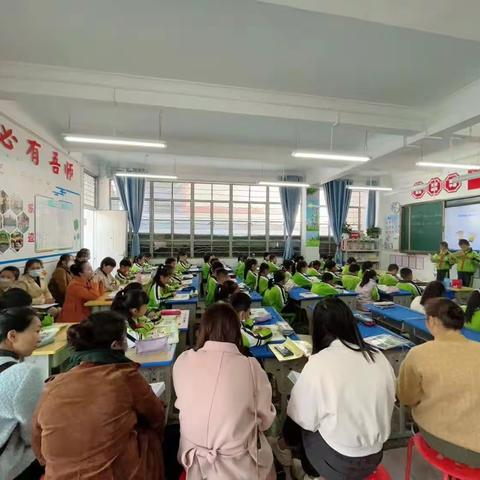 引领前行   共促成长——九隆第四小学与辛街中心校开展英语课研讨活动