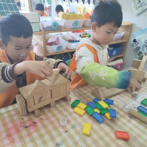 双店镇中心幼儿园中二班“五一欢乐多”主题一周回顾