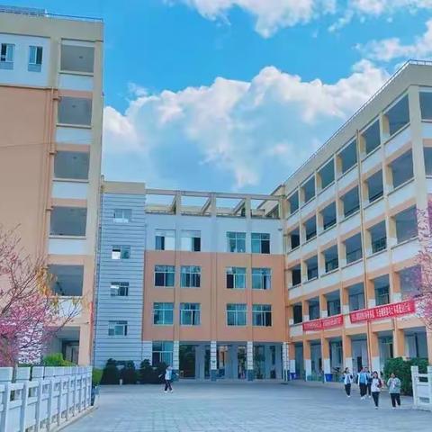 师生同考 携手前行——墨江一中组织全体教师与学生一起参加2023年云南省第2次省统测