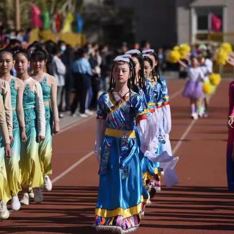 【铸牢中华民族共同体意识】——新华路小学参加新华区中小学生田径运动会开幕式