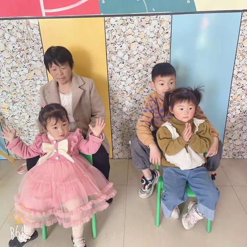 洪恩乡艺博幼儿园刘老师公益早教课堂