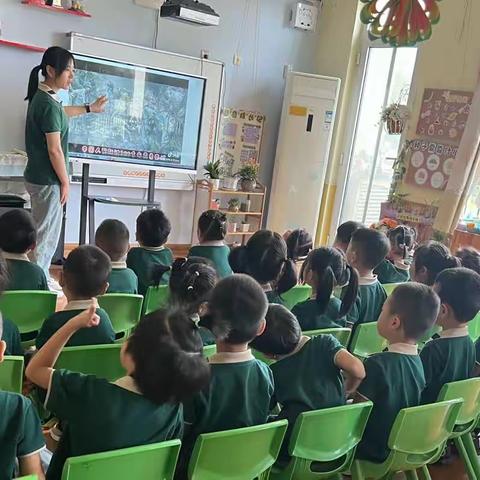 阳光四季幼儿园中班组                 —我的祖国，月发美好—主题活动