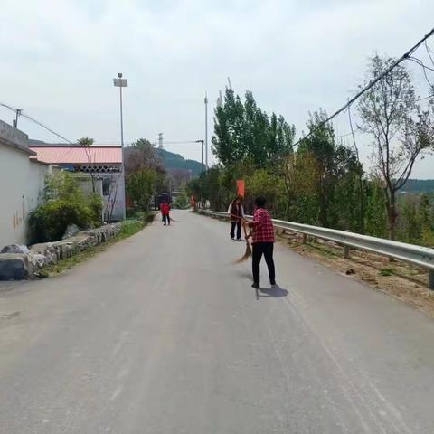 党建引领齐聚力，人居环境展新颜