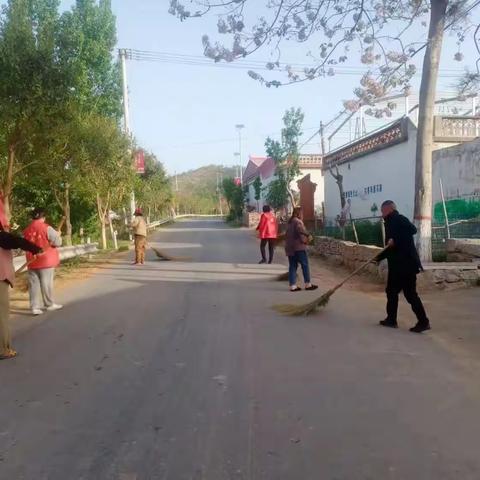 孙窑村“迎五一，义务清洁日”活动