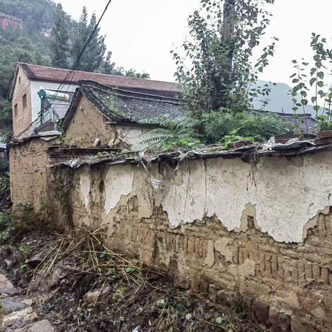 雨天盘查危房隐患