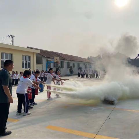 安全教育，警钟长鸣——四百户中心小学消防演练活动纪实