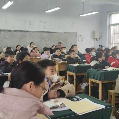 房山中心小学语文互听互评教研活动